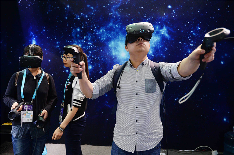 消失了快一年的 VR、AR，现在到底开发成什么样了?