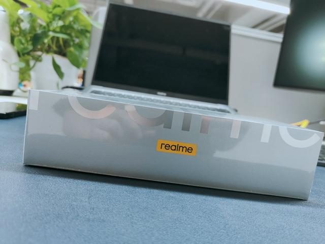 realme Book 首款笔记本预热：可与手机协同办公，支持 Win11