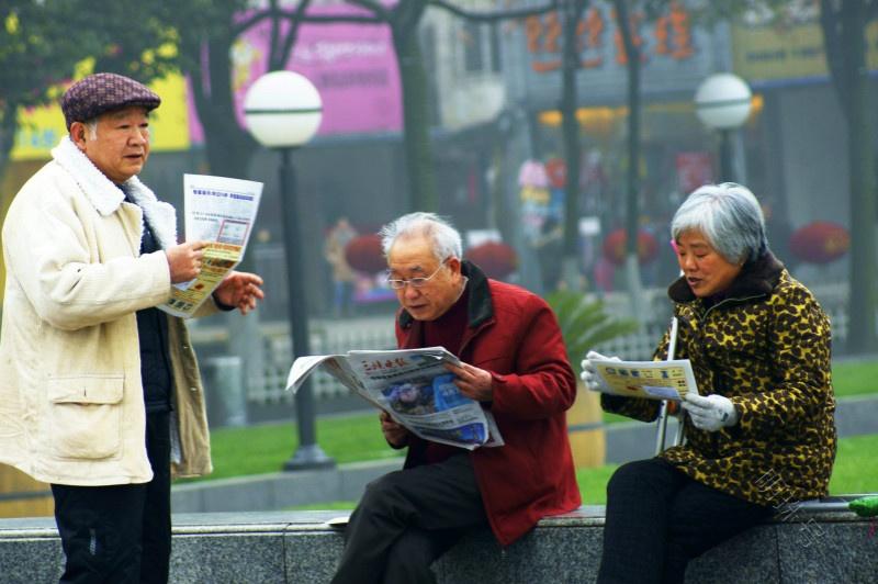 “银发族”加速触网，助力老人跨越“数字鸿沟”