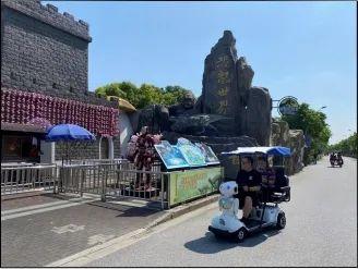 智慧旅游，顾村公园伴游机器人，伴您一路畅游~