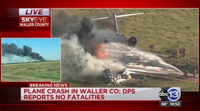 美得州一架飞机起飞时坠毁 机上20余人幸运撤离（图）