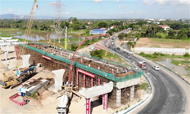 洪森：若没有中国，柬埔寨能有近3000公里公路与跨河大桥吗？