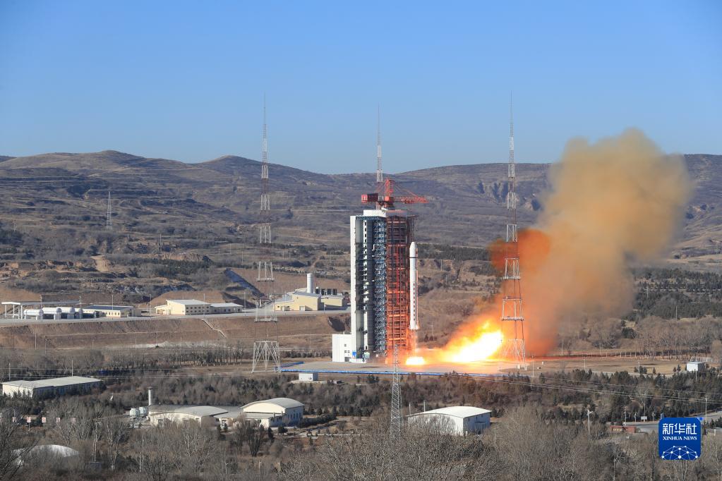 我国成功发射试验十三号卫星 中国航天2022年首次发射开门红[组图]
