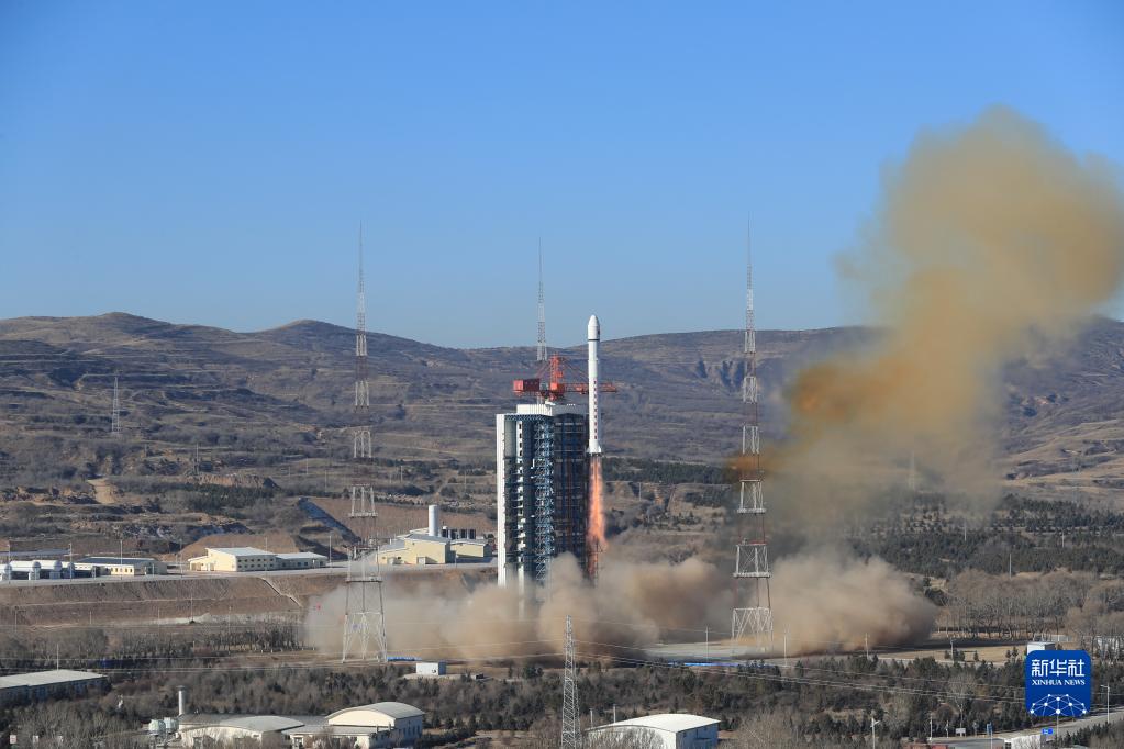 我国成功发射试验十三号卫星 中国航天2022年首次发射开门红[组图]