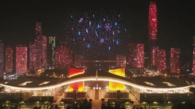 演绎“飘雪”浪漫！深圳龙岗2022架无人机献礼冬奥开幕