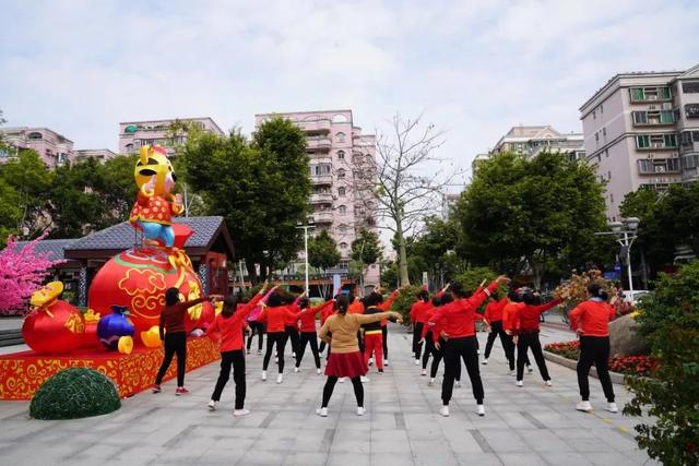 「自在畅行」广场舞、下棋聊天两不误？这个惠民“黑科技”你注意到了吗？