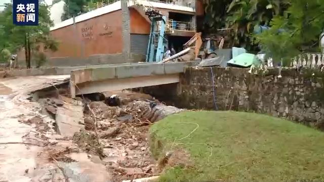 巴西里约州部分地区持续大雨 山体滑坡接连发生