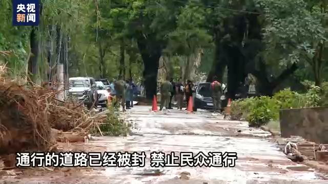 巴西里约州部分地区持续大雨 山体滑坡接连发生