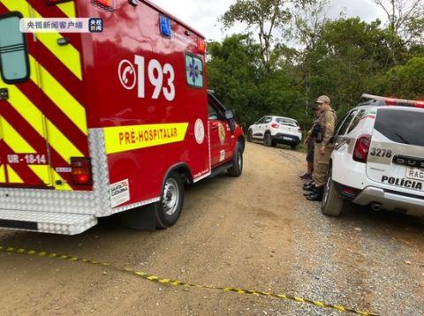 巴西一军车跌下山谷 已致2死39伤