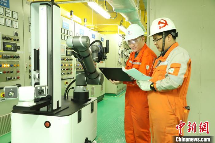 无轨智能机器人首次“入职”渤海油田海上平台