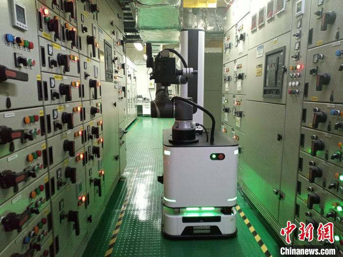 无轨智能机器人首次“入职”渤海油田海上平台