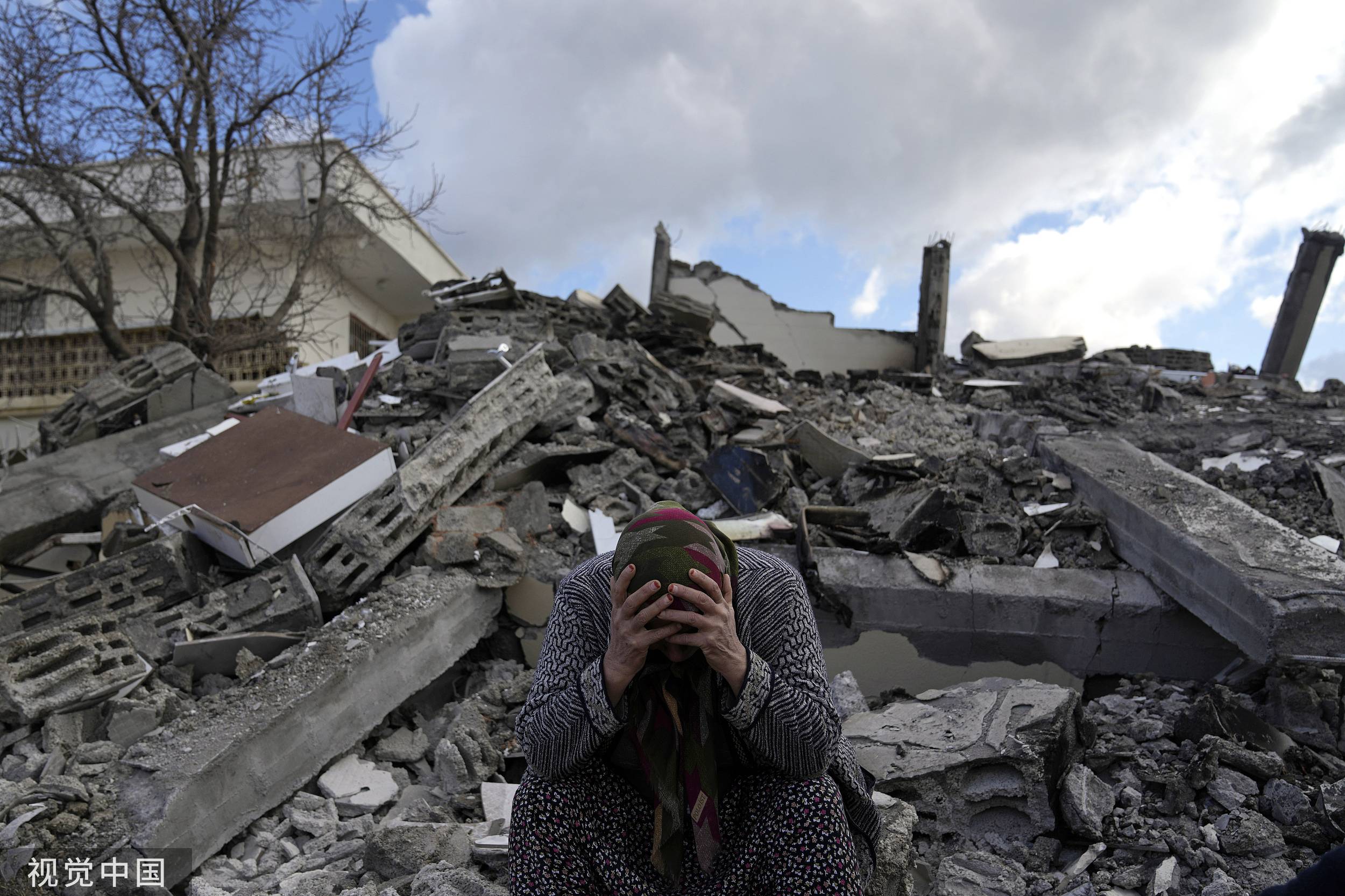 土耳其强震已致土叙两国超7000人遇难