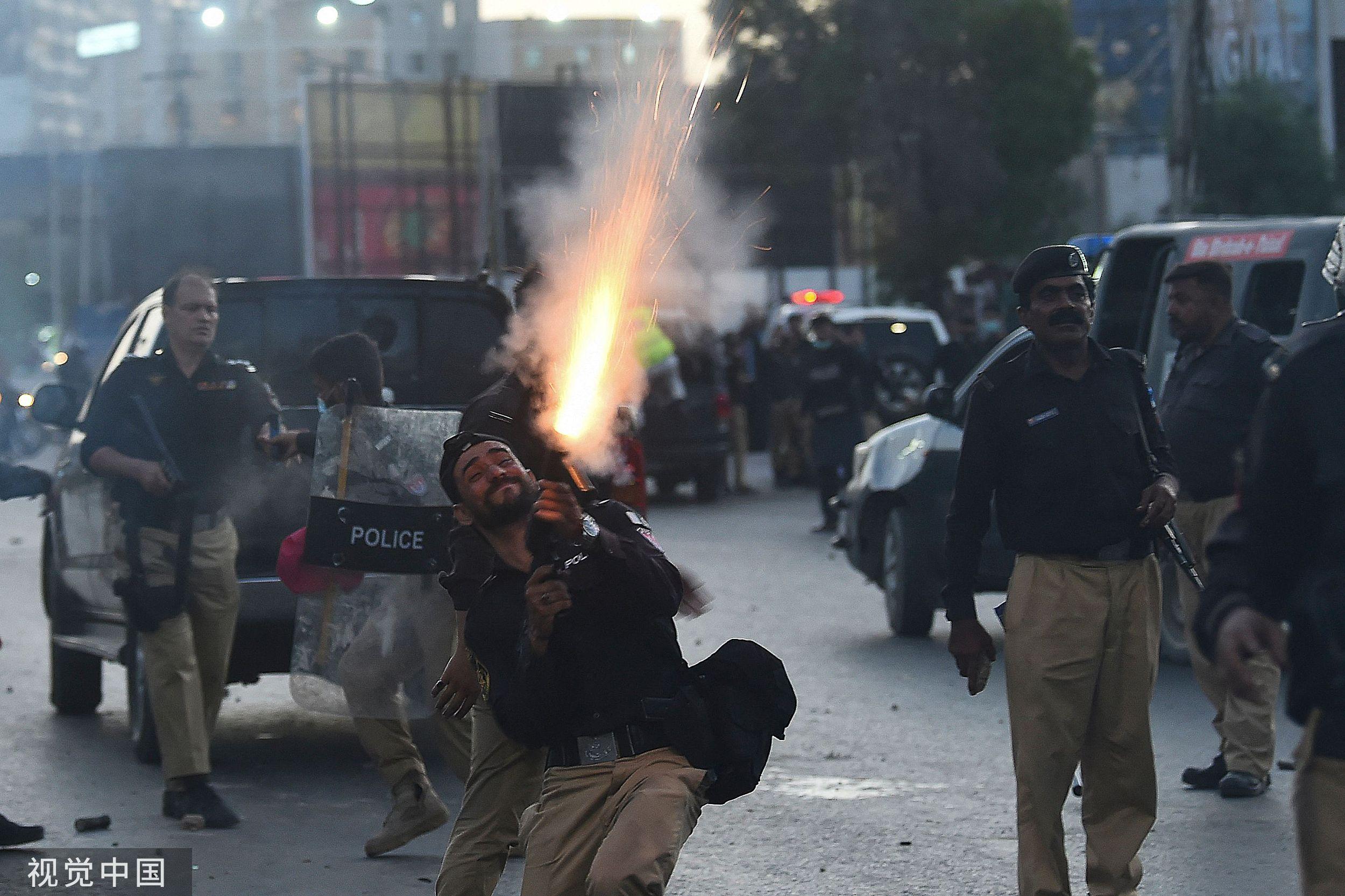 巴基斯坦前总理伊姆兰·汗被捕引发暴力抗议，已致人员死伤