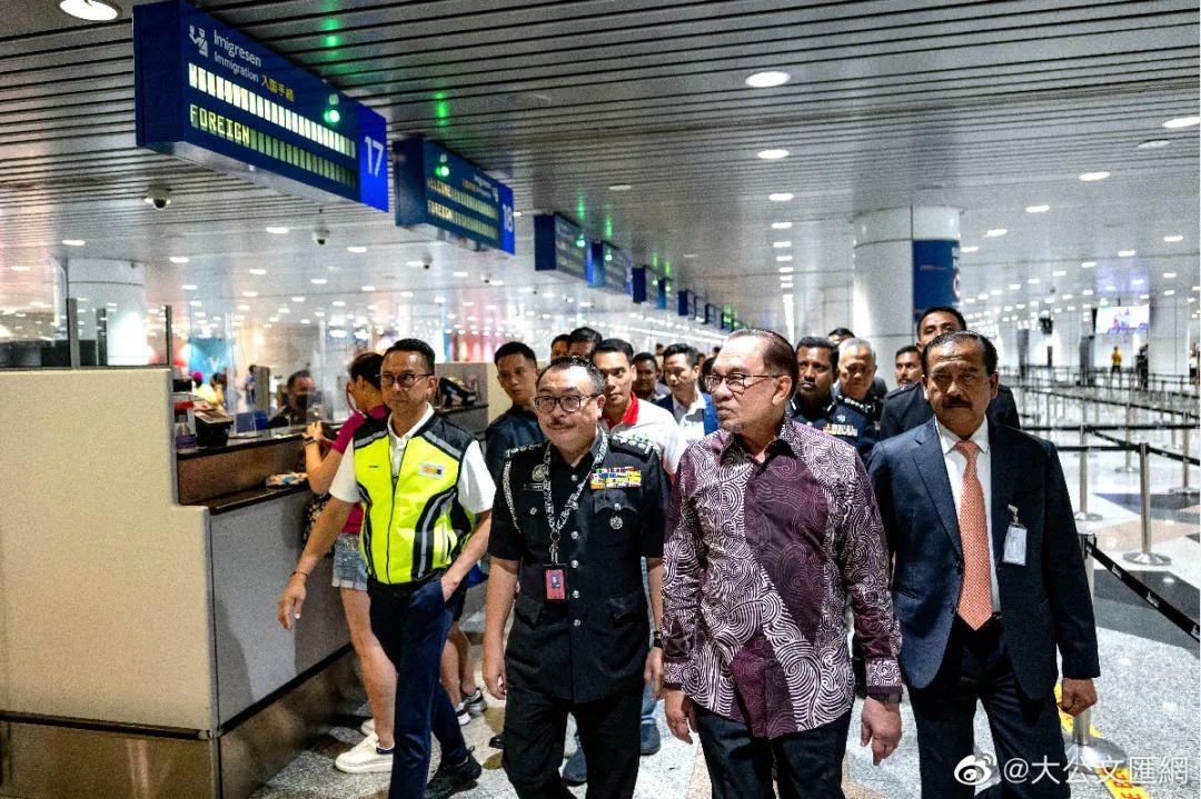 马来西亚旅游部长“曝光”海关腐败，总理安瓦尔突击访问海关