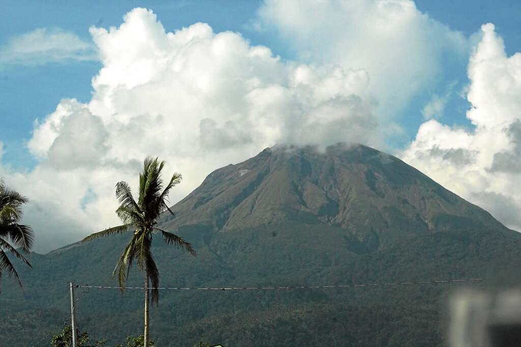 菲律宾将布卢桑火山警报等级提升为1级