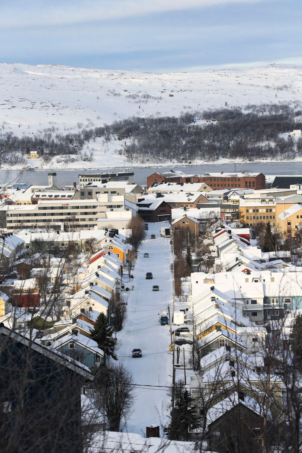 挪威北极小镇希尔克内斯的冬日景色