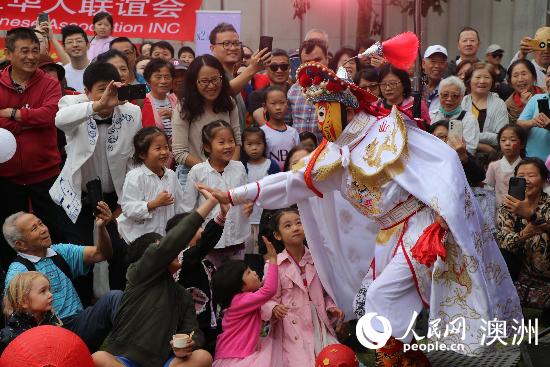 悉尼希尔斯郡地区举办元宵节庆典 张灯结彩庆龙年